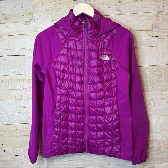 The North Face Women's ThermoBall Hybrid hooded jacket in a purple/magenta color - Picture 2 of 10